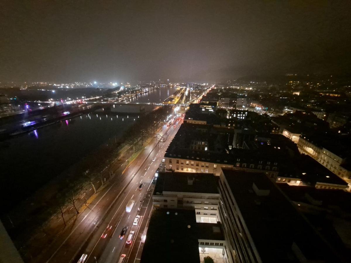 Sous Les Etoiles - Dans Le Plus Haut Gratte-Ciel Avec Garage Prive Rouen Exterior foto