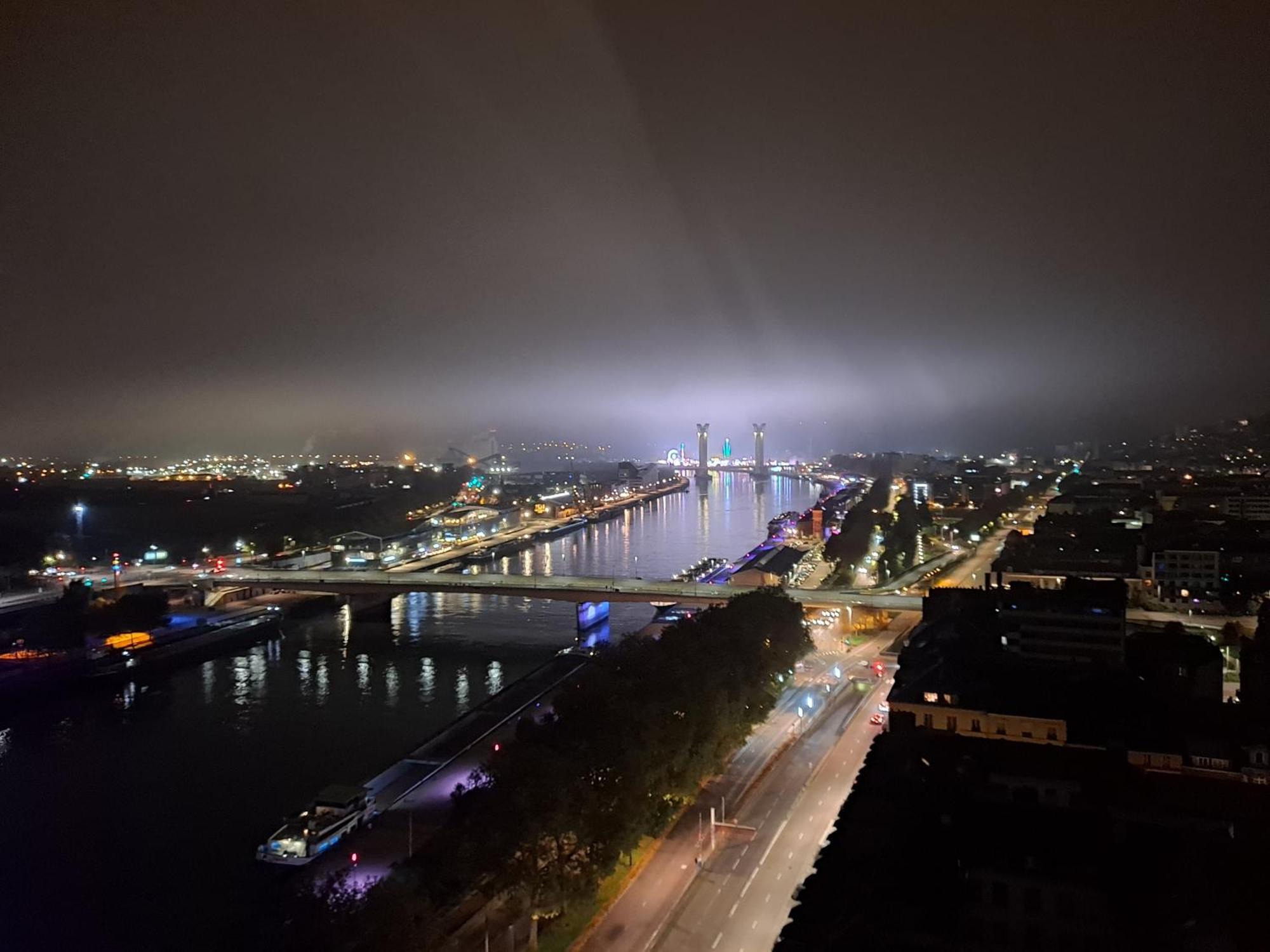Sous Les Etoiles - Dans Le Plus Haut Gratte-Ciel Avec Garage Prive Rouen Exterior foto